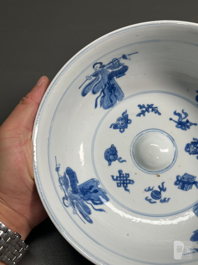 清康熙   青花浮雕回纹外折枝四季花卉内“麻姑献寿”图馒头心碗（一对） - 图20
